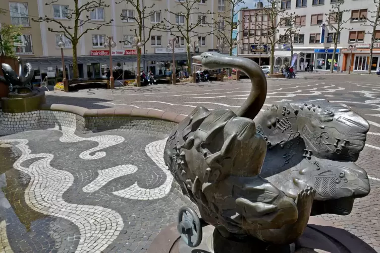 Buchholz_brunnen_am_schlossplatz_Pirmasens.JPG