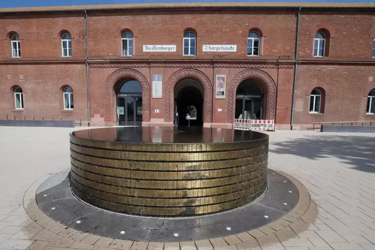iversen_weissenburgertor_ger_brunnen.JPG