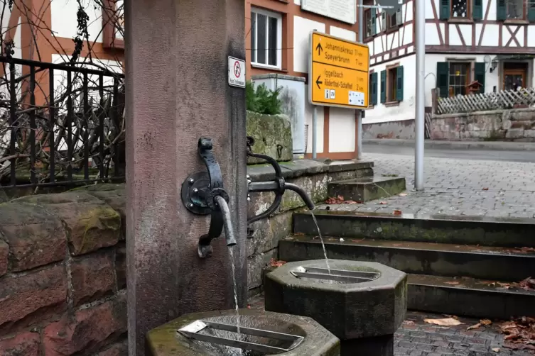20181207_elmstein_brunnen_bahnhofstrasse_03mehn.JPG
