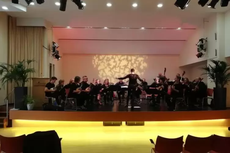 Auch „Wind of Change“ von den „Scorpions“ wird das Zupforchester Essingen spielen.