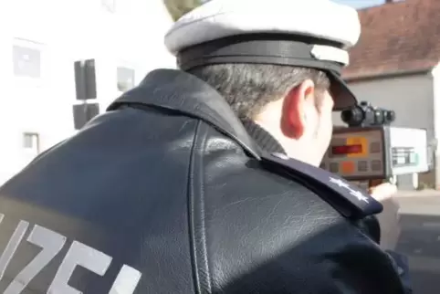 Mit einem Lasermessgerät hat die Polizei gearbeitet.