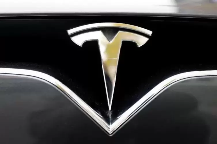 Werden nun nicht in Zweibrücken, stattdessen in Brandenburg, gebaut: E-Luxuswagen mit dem Tesla-T im Zeichen. 