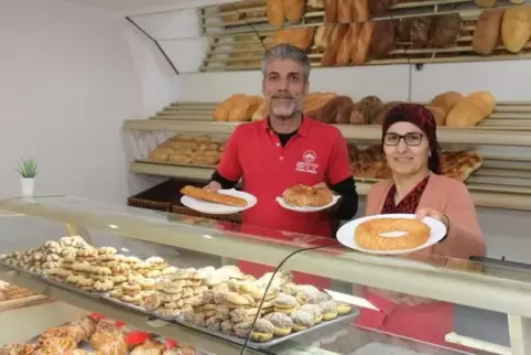 Abdurrahman Merter und seine Frau Fecriye führen nun neben ihrem Döner-Imbiss eine deutsch-türkische Bäckerei.
