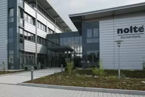 Verwaltungs- und Ausstellungsgebäude von Nolte in Germersheim. Hier wären rund 400 Beschäftigte von der geforderten Tariferhöhun