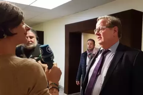 Der kaufmännische Direktor des Uniklinikums in Homburg, Ulrich Kerle, wies am Mittwoch den Vorwurf eines „Kartells des Schweigen