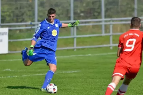 Marvin Gebhard (hier im Trikot von Fußgönheim), ist ein ehrgeiziger Torhüter. Für Oberligist Arminia spielt er am Samstag zum zw