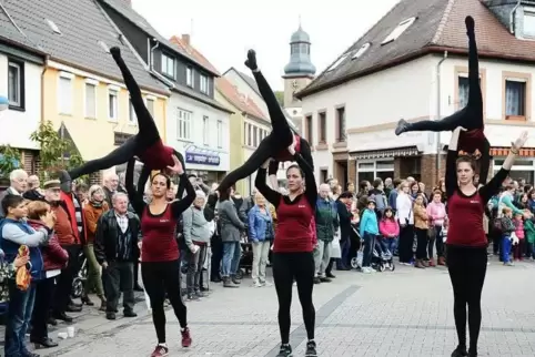 Ein Besuchermagnet, aber mitunter nicht von der herbstlichen Witterung verwöhnt: Der Winnweilerer Oktobermarkt-Umzug (hier ein F