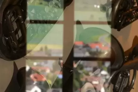 Eine musikalische Landschaft: Blick aus der Zehntscheune des Museums auf Burg Lichtenberg.