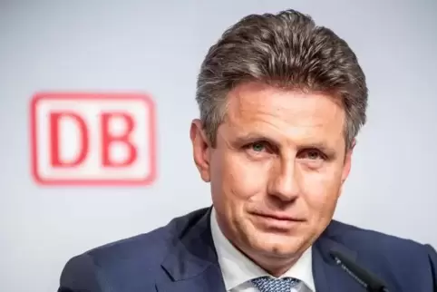 Bahn-Finanzchef Doll wird angelastet, dass der Verkauf der Tochter Arriva misslungen ist.