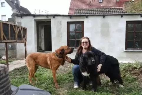 Stefanie Füchsel liebt Hunde. Das sind ihr Berner Sennenrüde Vinc und ihre Neufundländerin Elli.