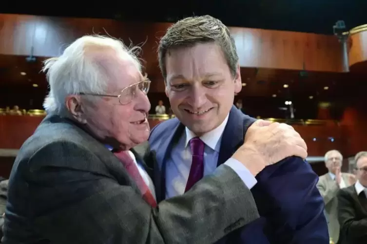 Herzliche Gratulation: Der legendäre frühere CDU-Chef Bernhard Vogel (links) und Christian Baldauf.