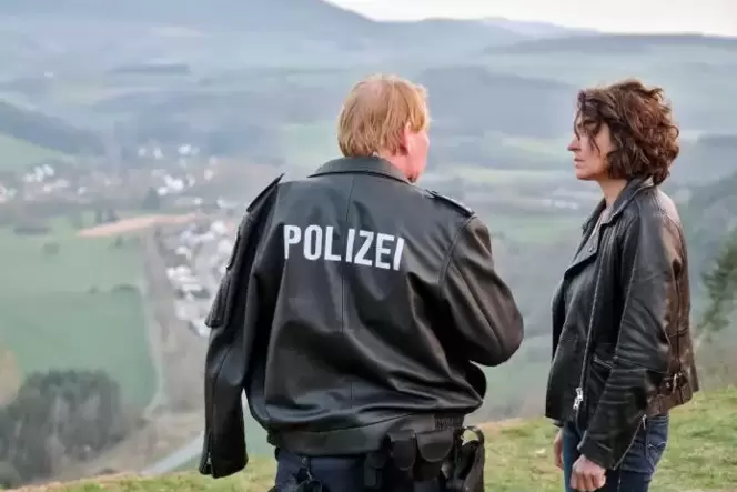 Schon in »Tod im Häcksler« spielte Ben Becker den in der Nordpfalz ansässigen Polizisten Stefan Tries, dem Lena Odenthal (Ulrike