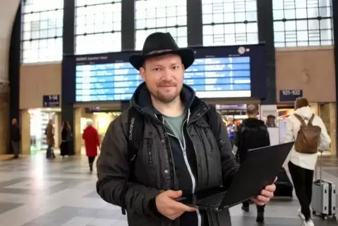 Ein Freund nostalgischer Eisenbahn-Kultur: Tom Hoferick lebt unweit des Karlsruher Hauptbahnhofs. Auf seinem Blog gibt es Reiseb