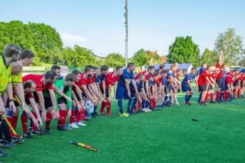 Im Juni konnten die Winterbacher (rot) und die Wallhalber (blau) nach 168 Stunden Dauerfußball jubeln.