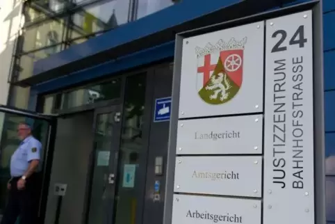 Hier wird der Prozess um Ersatzschreiber für manipulierte Führerscheinprüfungen geführt: am Landgericht Kaiserslautern.