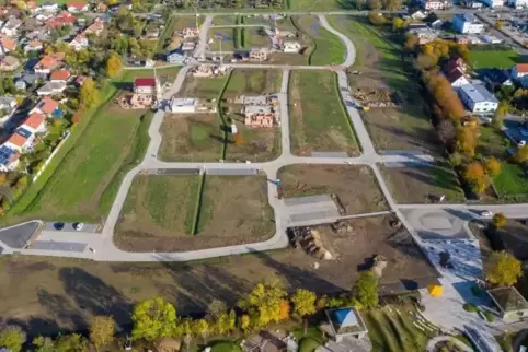 Das Neubaugebiet „In der Bitz“ in Grünstadt: Die neue Kita soll hinter der Alla-Hopp-Anlage gebaut werden. Die Anlage ist ganz v