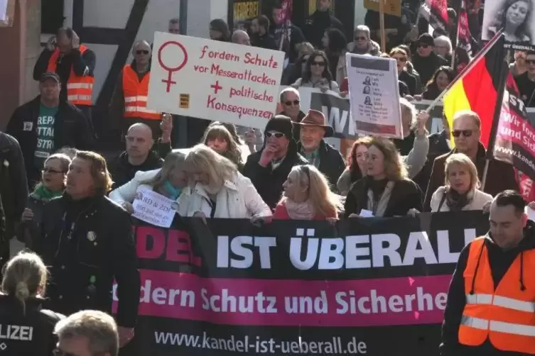 Anlass f&uuml;r die Gegendemonstration: Der Umzug des AfD-gesteuerten B&uuml;ndnisses &bdquo;Kandel ist &uuml;berall.&ldquo;