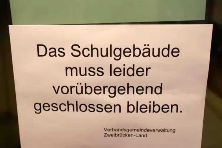 Das Grundschulgebäude in Contwig ist seit zwei Wochen gesperrt.