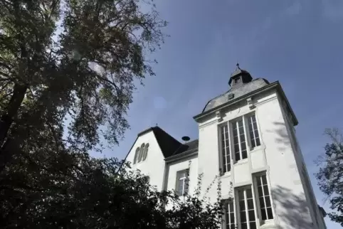 Denkmalgeschützt und deshalb schwer zu erweitern: das Schulgebäude in Flomersheim.