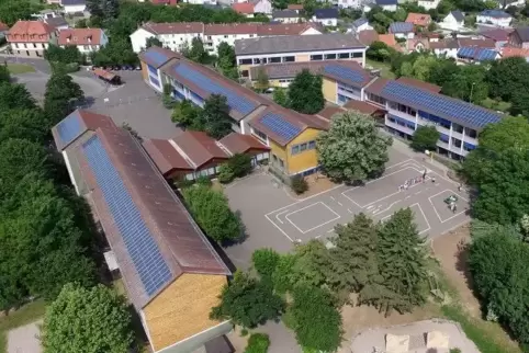 An der Grund- und Mathilde-Hitzfeld-Schule laufen umfangreiche Sanierungsmaßnahmen.