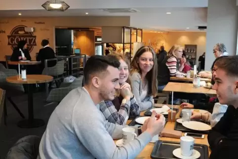 Das Café bietet 50 Gästen Sitzplätze.