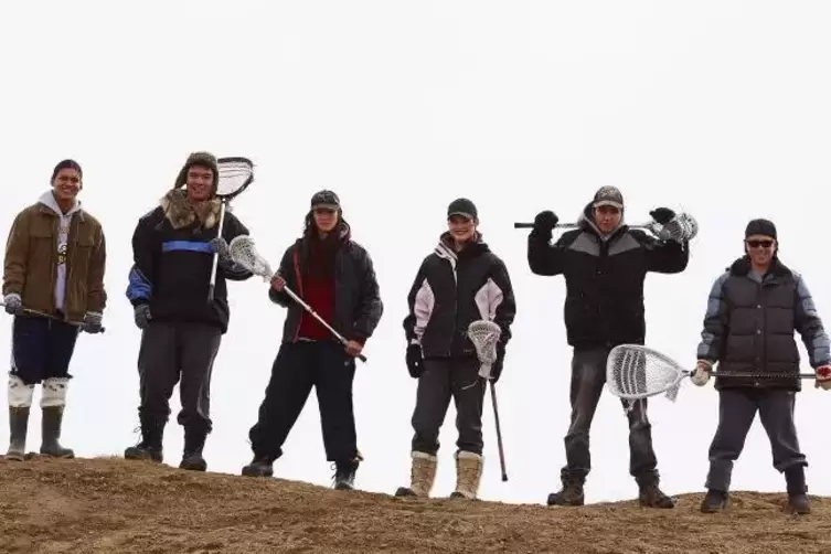 Wie der Sport Lacrosse jungen Ureinwohnern in Kanadas Arktis neuen Lebensmut geben kann, erzählt der Wohlfühlfilm „The Grizzlies