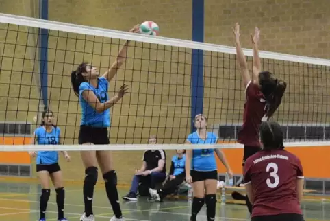 Alsenz im Angriff: Tajik Mahdia (vorne links) am Ball.
