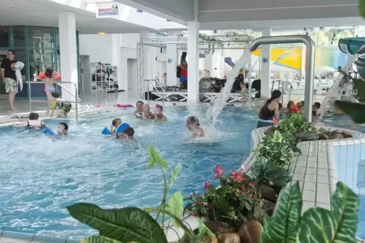 Die Nutzer w&uuml;nschen sich ein familien- und sportlerfreundliches Angebot im Freizeitbad Azur in Ramstein-Miesenbach. Dies sei bei