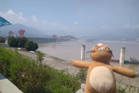 Nils am Drei-Schluchten-Staudamm in China.