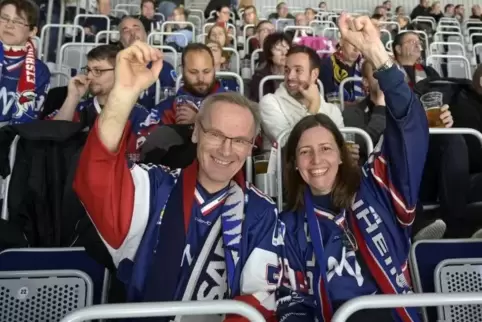 Mitfiebern in der Mannheimer SAP-Arena: Ana-Paula Matavelli-Bertram mit ihrem Ehemann Klaus Bertram.