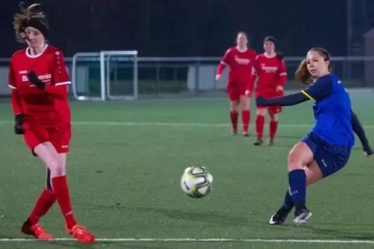 91-132103215_fussball_frauen_sv_ixheim_einoed_gegen_sg_hoehmuehlbach_wallhalben-02.jpg