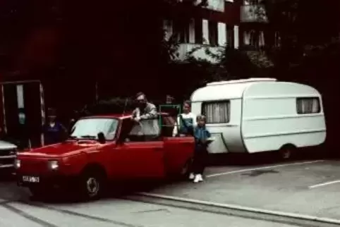 Mit dem Wohnwagen auf nach Ungarn: Kathrin Walter (Zweite von rechts) und ihre Familie.