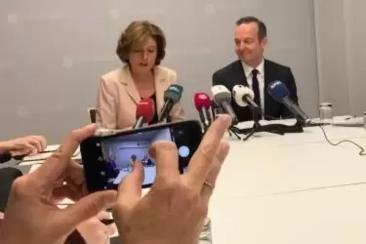 Die Hochstra&szlig;e ist Chefinnen-Sache: Ministerpr&auml;sidentin Malu Dreyer (SPD). Neben ihr Wirtschaftsminister Volker Wissing (FDP).