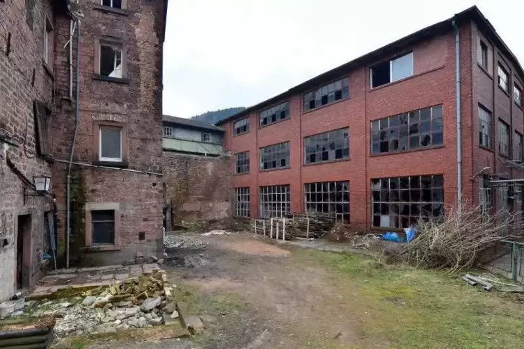 Sinnbild einer vergangenen Wirtschaftskraft: die ehemalige Papierfabrik Knöckel, Schmidt & Cie.