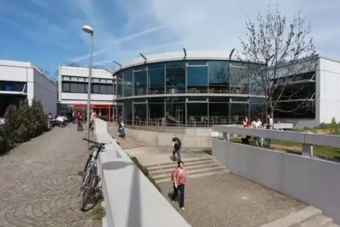 Die Uni-Mensa setzt auf KI.