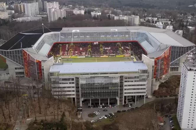 Das Fritz-Walter-Stadion auf dem Betzenberg in Kaiserslautern. Das Fritz-Walter-Stadion auf dem Betzenberg in Kaiserslautern.