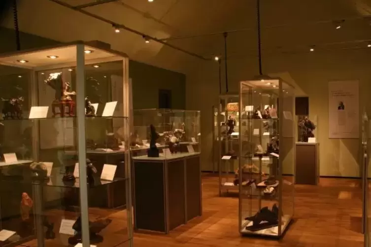 Blick in die Ausstellung der Sang-Collection im Ha&szlig;locher Kulturviereck.