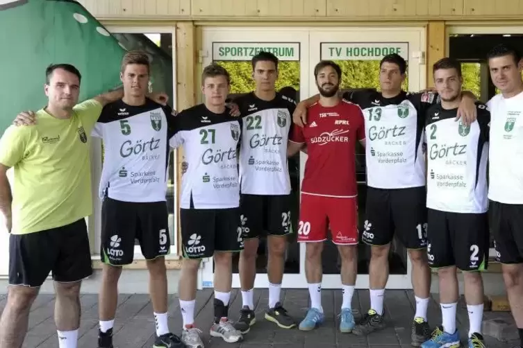 In der Saison 2015/16 bekam Alexander Falk (Zweiter von links) ein Zweitspielrecht f&uuml;r den TV Hochdorf.