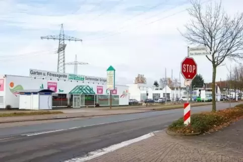 Am Bruchhofer Ortseingang aus Richtung Homburg soll der Discounter in einen früheren Gartengerätemarkt ziehen.