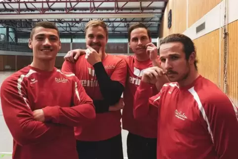 Jerome Müller, Frederic Stüber, Jannik Hofmann und Pascal Durak (von links) von Handball-Bundesligist Eulen Ludwigshafen machen 