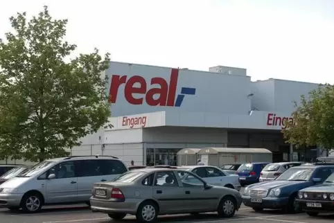 Für eine Straße über das Gelände am Real-Markt sieht Karl Ober in absehbarer Zeit keine Chancen.