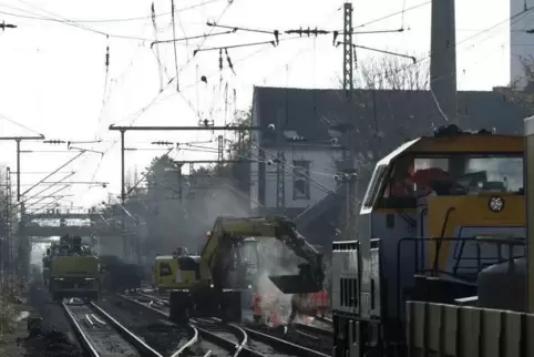 Großbaustelle: Blick auf die Gleise am Samstag.
