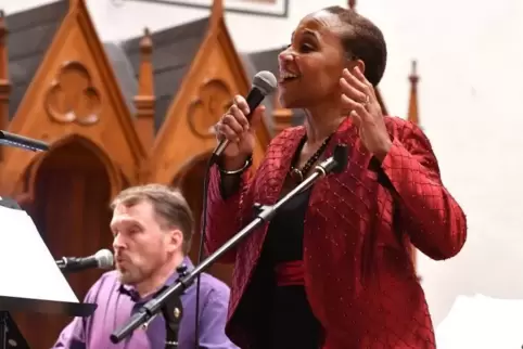 Tolles Duo: Sängerin Janice Dixon und Michael Sorg am Klavier.