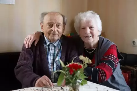 Einst Nachbarskinder, heute glückliche Großeltern: Albert und Liesel Eck.