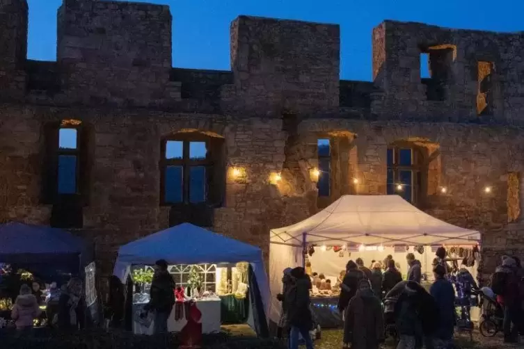 Rund 50 St&auml;nde gab es auf der Burg.
