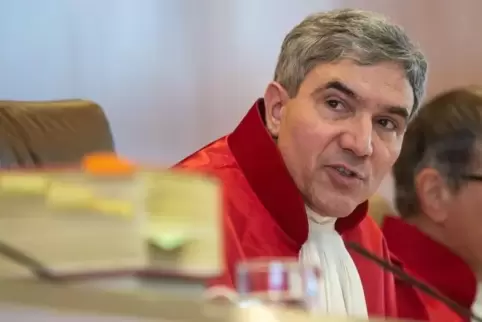 Nicht mehr nur das Grundgesetz als Maßstab: Von einem großen Schritt für Karlsruhe spricht der Vizepräsident des Bundesverfassun