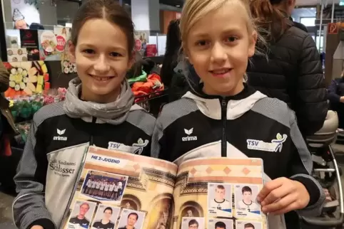 Stickerstars: Jule (links) und Leonie vom TSV Speyer.