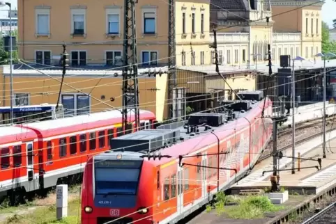 Es ist ein Ersatzverkehr eingerichtet worden.