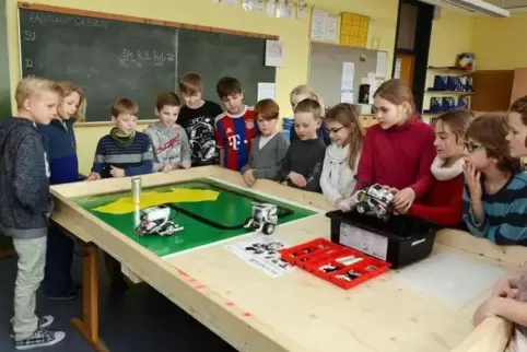 Lernen mit Lego: Mit Robotern, die die Schüler bauen, werden auch Wettbewerbe veranstaltet, so wie hier im Jahr 2016.