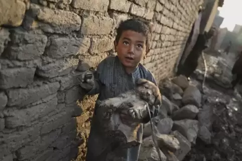 Schwieriger Alltag in Afghanistan: Hier ein Junge in einem Lager für im Land Vertriebene. Der Flüchtlingsrat in Rheinland-Pfalz 